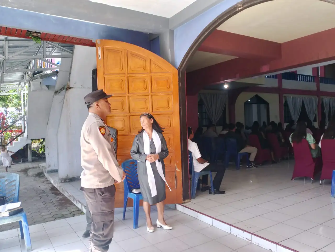 Polsek Kakas Tingkatkan Pengamanan dan Pembinaan Masyarakat di Lingkungan Ibadah